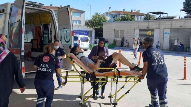 Otomobillerin çarpıştığı kaza saniye saniye kamerada