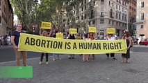 Aborto, flash mob di Amnesty a Roma: 