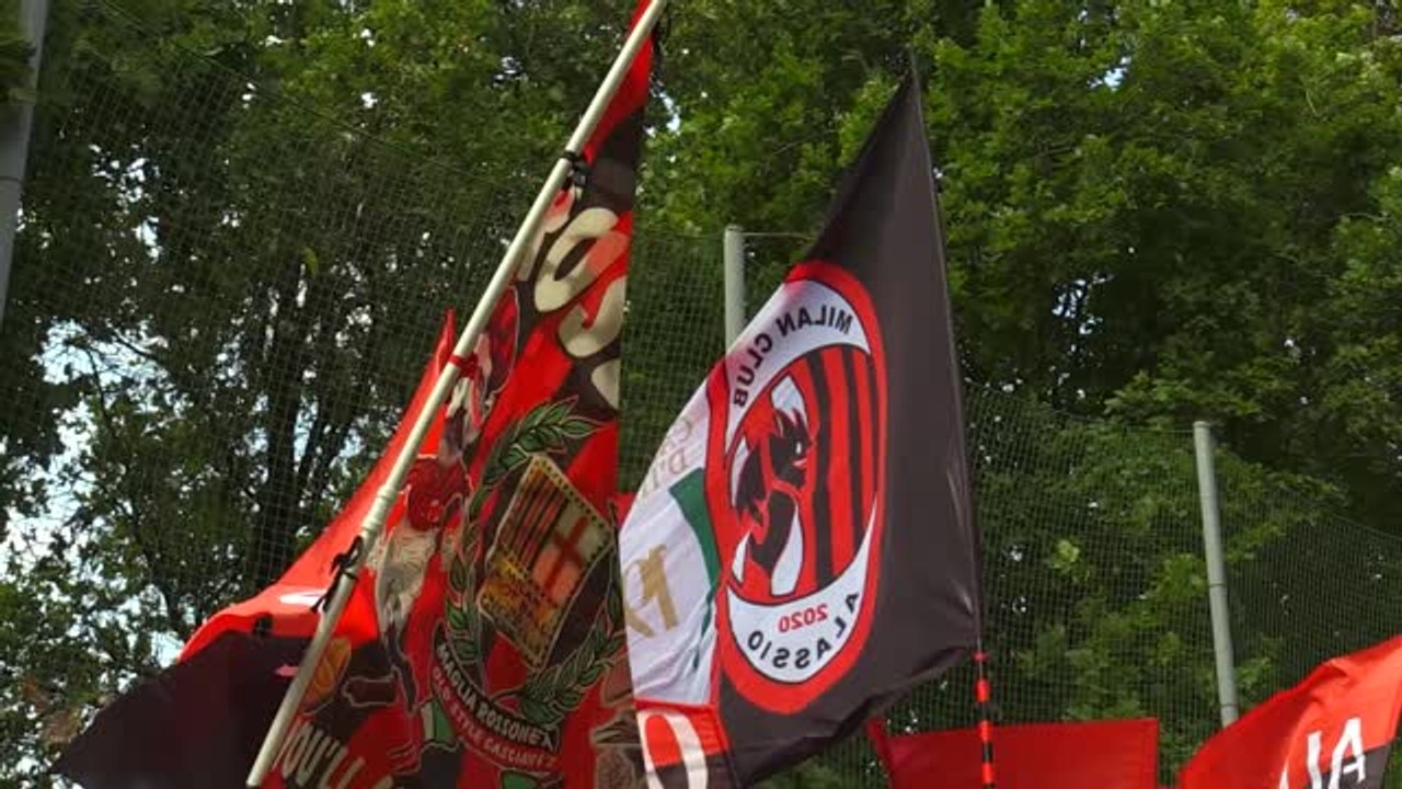AC Milan - Fans bei der ersten Trainingseinheit
