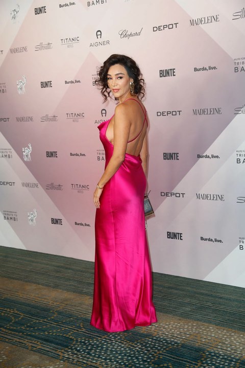 Minnie-Maus: Verona Pooth punktet im XS-Kleid