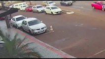 Câmera flagra furto de motocicleta no Centro