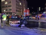 Ankara'da motosiklet otomobile ok gibi saplandı: 2 yaralı