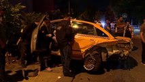 Sancaktepe'de 5 aracın karıştığı trafik kazasında 2 kişi yaralandı