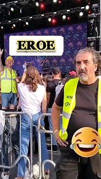 L’ADDETTO ALLA SICUREZZA REAGISCE AD UNA CANZONE DEL RAPPER PAKY E DIVENTA VIRALE SU TIKTOK