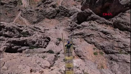 FRANSIZ SPORCU, 600 METREDEN YARASA KANAT ATLAYIŞI YAPTI YENİDEN