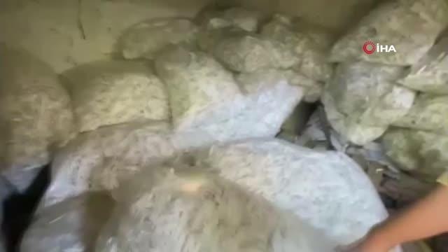 Son dakika: Bakan Soylu: Tütün mamulü ve kaçak sigara operasyonu kapsamında 7 ilde, 615 evde arama kararı alındı. 214 kişi gözaltına alındı