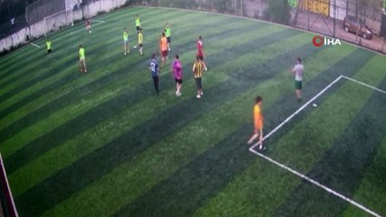 Gol sonrası yaptığı el hareketi halı sahayı boks ringine çevirdi: O anlar kameraya yansıdı