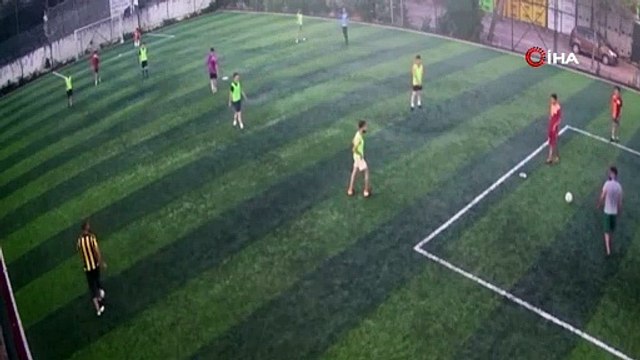 Halı saha maçı boks ringine döndü