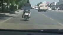 Tehlikeli yolculuğu kameraya yansıyan motosiklet sürücüsüne para cezası