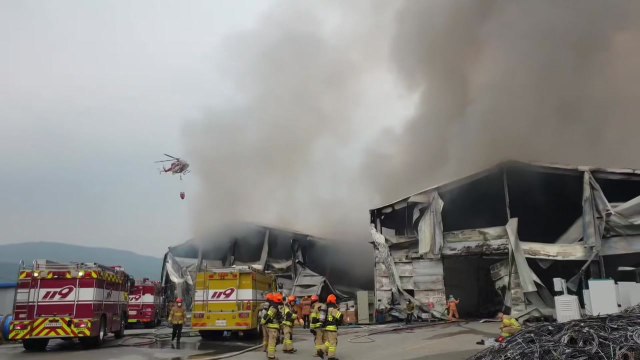 충북 청주 전자제품 보관창고서 화재...인명피해 없어 / YTN