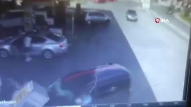 Araç akaryakıt istasyonuna böyle daldı, faciadan dönüldü