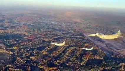 Regardez les beaux hommes qui gardent les frontières aériennes de 