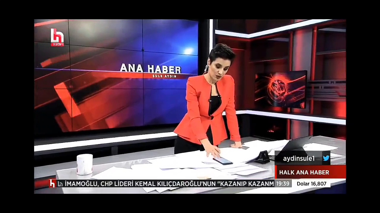 Ümit Özdağ'dan Halk TV'ye tepki: A Haber, AKİT ve ATV’den hiç farkın yok; sunucu kızım, sen hiç utanmadın mı?