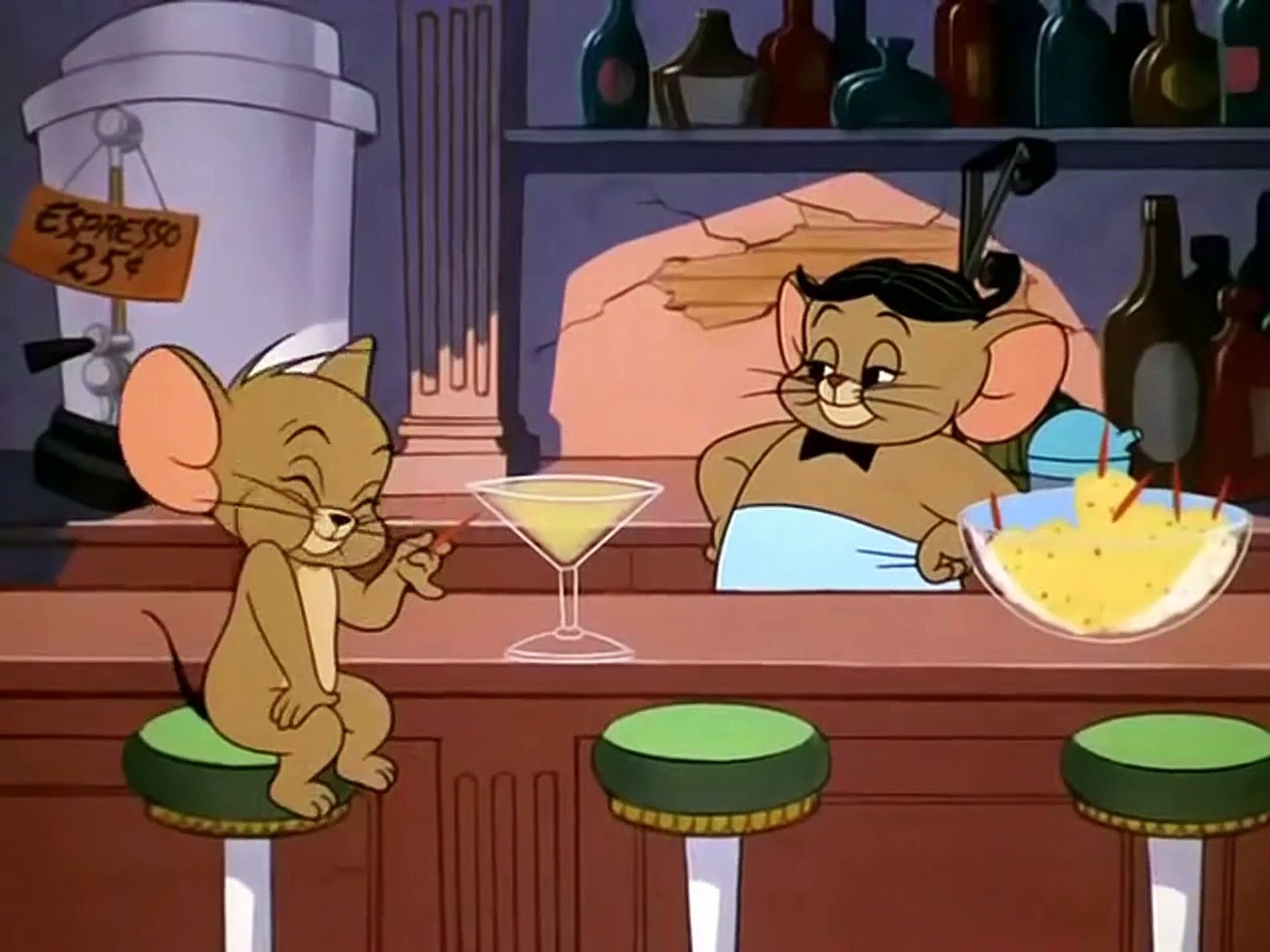 Том и серий читать. Tom and Jerry 1967. Кот том и мышонок Джерри. Том и Джерри рок-н-ролл для грызунов. Голодный мышонок из том и Джерри.