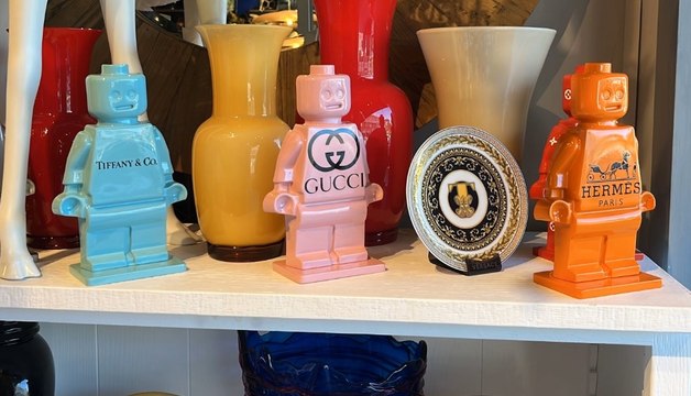 Forte dei Marmi (LU) - Prodotti contraffatti di grandi marchi: denunce e sequestri (05.07.22)