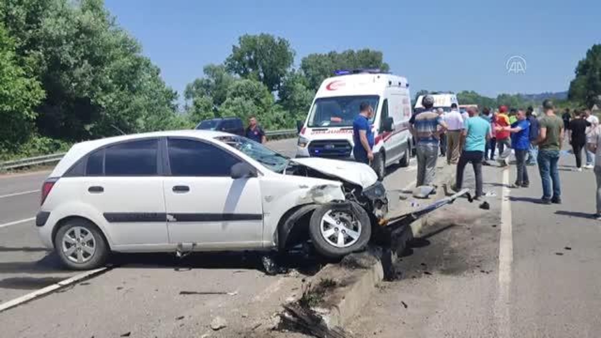 Son dakika... Otomobille motosikletin çarpıştığı kazada 1 kişi öldü, 1 kişi  yaralandı - Dailymotion Video