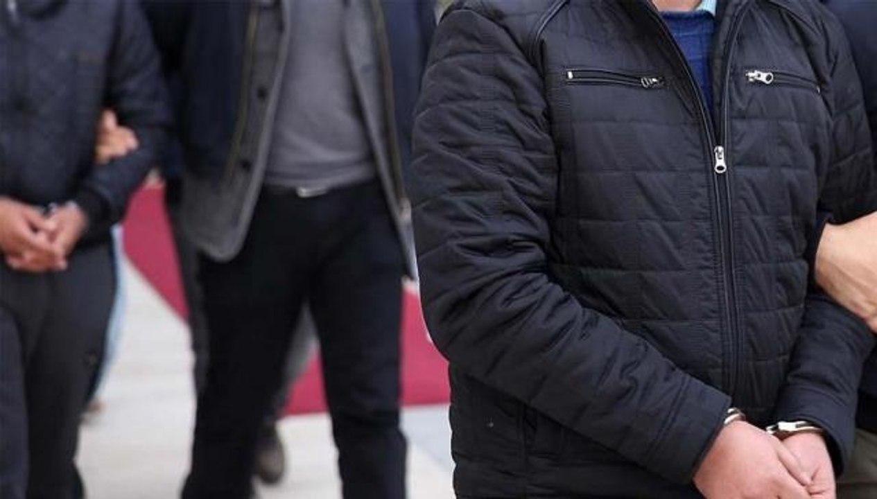 Son Dakika: Yolsuzluk operasyonu kapsamında Menderes Belediye Başkanı Mustafa Kayalar gözaltına alındı