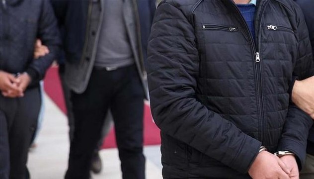 Son Dakika: Yolsuzluk operasyonu kapsamında Menderes Belediye Başkanı Mustafa Kayalar gözaltına alındı