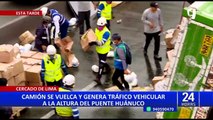 Cercado de Lima: Camión cargado de lejía se volcó en puente Huánuco