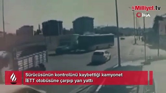İETT otobüsüne çarpan kamyonet yan yattı