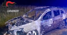 Monza - Travestito da donna incendia auto e casa dell'ex, minacciandolo di rivelare sua omosessualità (05.07.22)