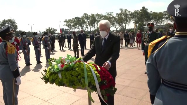 Mozambico, Mattarella depone corona di fiori al Monumento agli Eroi