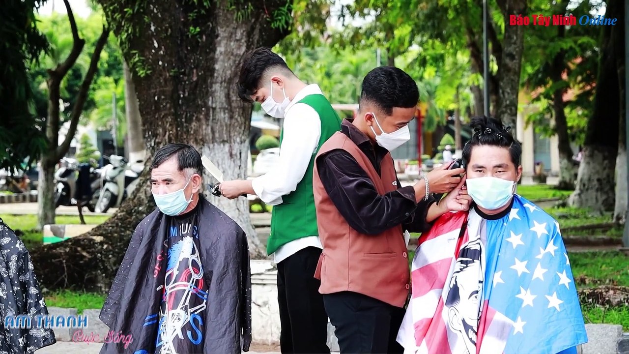 Cắt tóc miễn phí đây bà con ơi