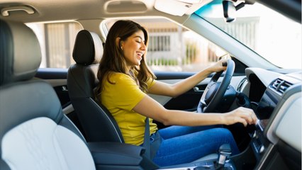 Rouler au point mort pour économiser, une fausse bonne idée ?