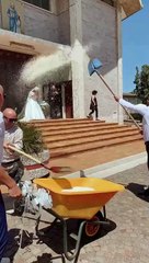 Why Toss Rice When You Could Use a Shovel?