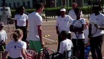 Federer coaches children in Amsterdam