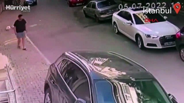 Sultangazi'de iki çocuk çaldıkları otomobille araçlara çarpa çarpa ilerledi