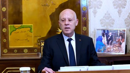 الرئيس التونسي يدعو للتصويت بنعم على مشروع الدستور الجديد