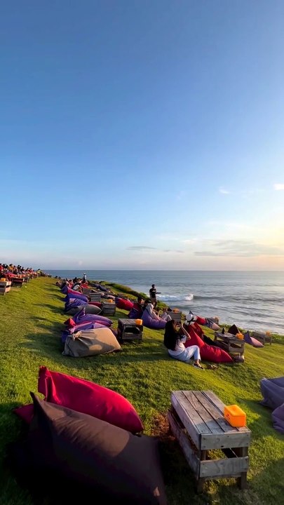 PANTAI YANG INDAH