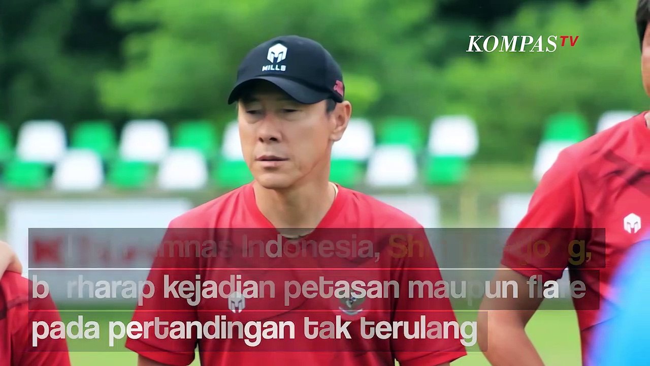 Mengapa Flare Dilarang di Stadion saat Pertandingan Sepak Bola Digelar?