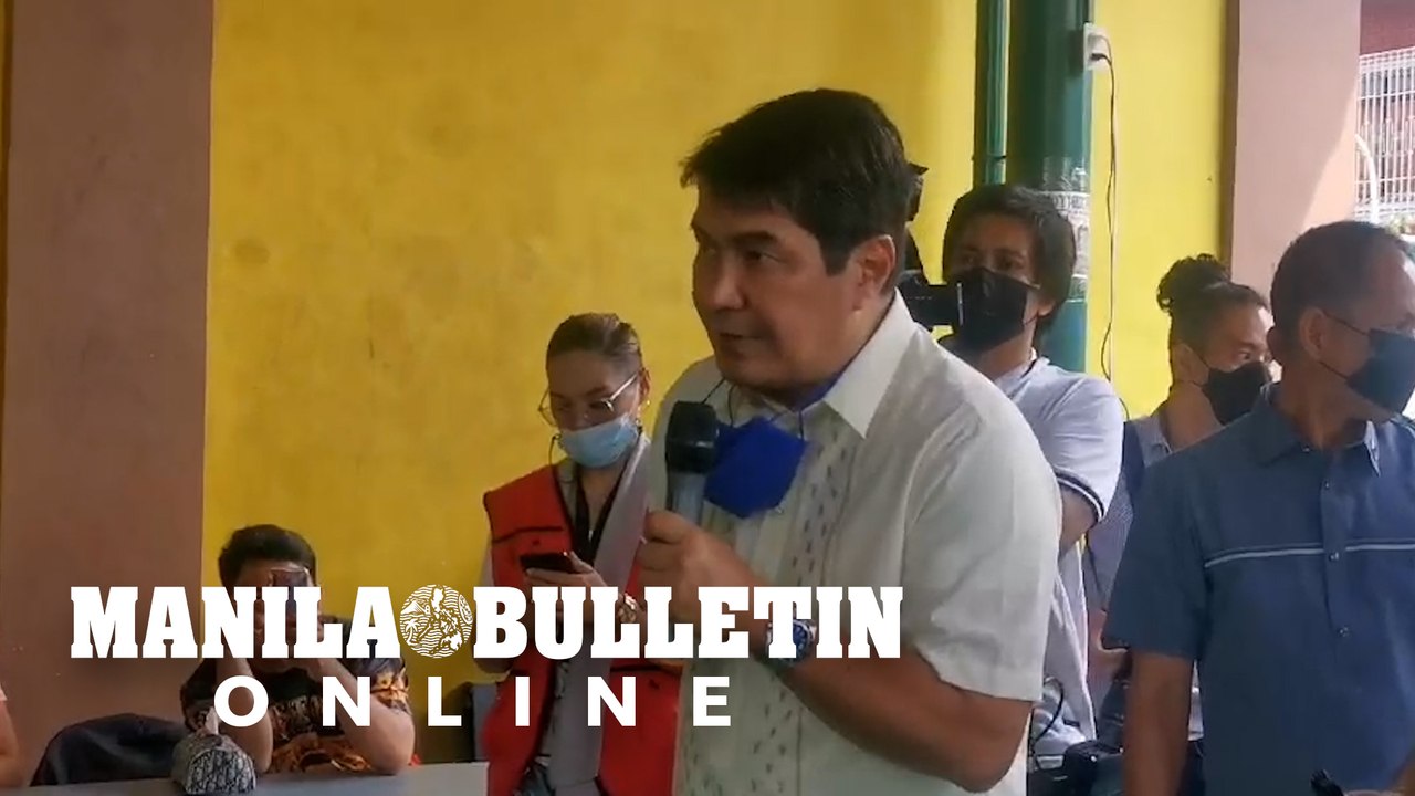 DSWD Sec. Erwin Tulfo gives relief goods and fi...