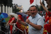 Kuzey Makedonya'daki protestoda polis ve göstericiler arasında arbede yaşandı
