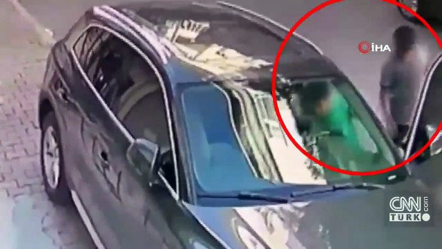 İki çocuk çaldıkları otomobille araçlara çarpa çarpa ilerledi