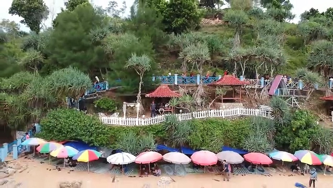 Melihat Pesona Keindahan Pantai Kukup di Gunung Kidul