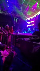 Carlos Santana desmaia em palco