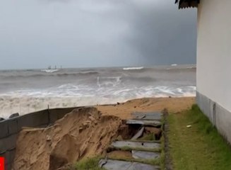 મેંગલુુરુઃ સમુદ્રના ઊંચા મોજાએ તબાહ કર્યુ મકાનને, આખે આખો રોડ પણ ધોવાયો