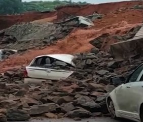 કર્ણાટકઃ એન્જિનીયરીંગ કોલેજની દિવાલ થઈ ધરાશાયી, ગાડીઓનો વળ્યો કચ્ચરઘાણ; જુઓ આ વીડિયો