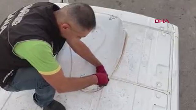 Minibüsün klima motorundan 16 kilo esrar çıktı