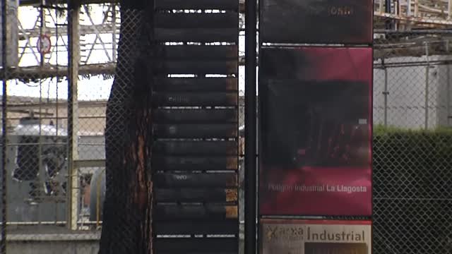 El incendio en una fábrica de productos químicos hace saltar las alarmas en La Llagosta (Barcelona)
