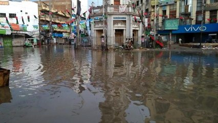 Pakistan'ı sel vurdu: 20 ölü