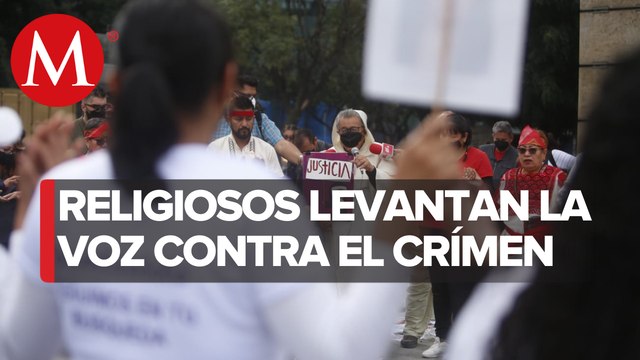 Fieles de la Iglesia católica y familiares de personas desaparecidas marchan en CdMx