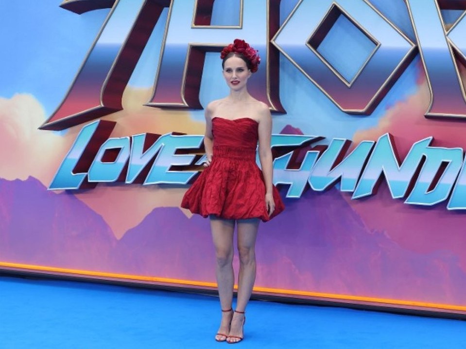 Natalie portman: mit diesem minikleid zieht sie alle blicke auf sich