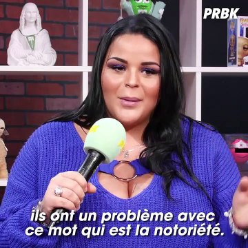 Sarah Fraisou lors d'une interview Vrai ou Faux pour Purebreak. La candidate de télé-réalité raconte ses malheurs à Dubaï...