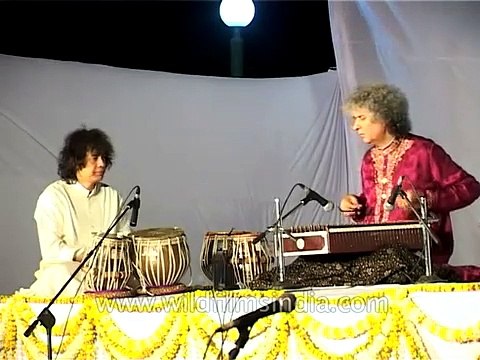 Pandit Shiv Kumar Sharma and Zakir Hussain sharing same stage