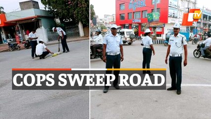 Viral Video | Traffic Police Constables Sweep Road