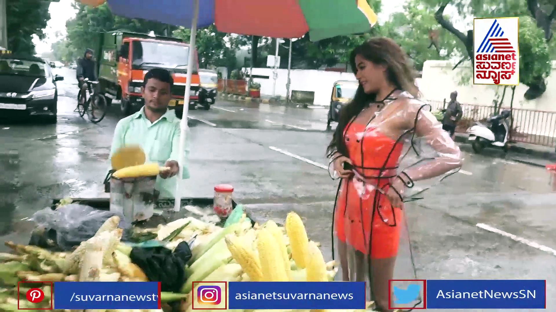 ಮುಂಬೈ ಬೀದಿಯಲ್ಲಿ ಜೋಳ ಸವಿದ ಪೂನಂ ಪಾಂಡೆ; ವಿಡಿಯೋ ವೈರಲ್